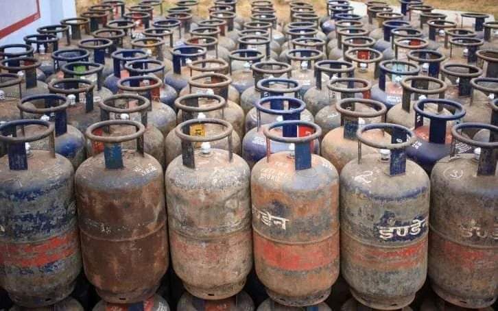 'Commercial LPG cylinder becomes costlier by Rs 250'